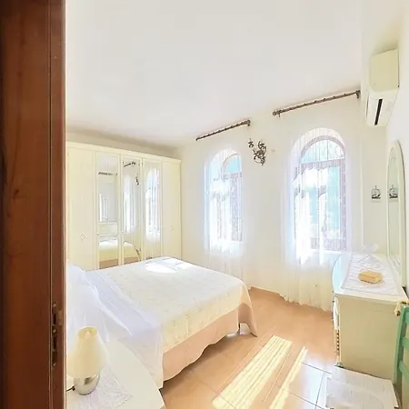 Semesterbostad Casa Danira - *